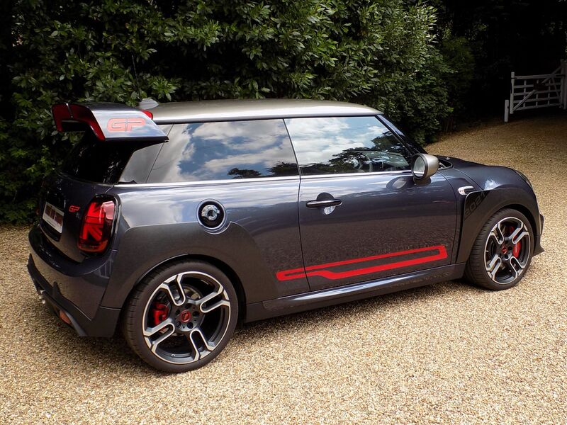 MINI HATCH